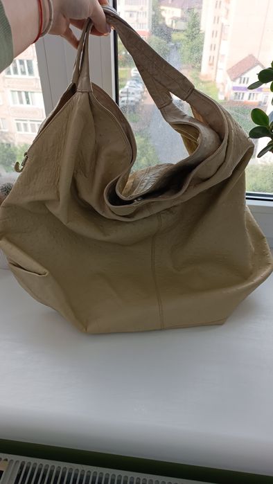 Сумка хобо зі страусиної шкіри Furla