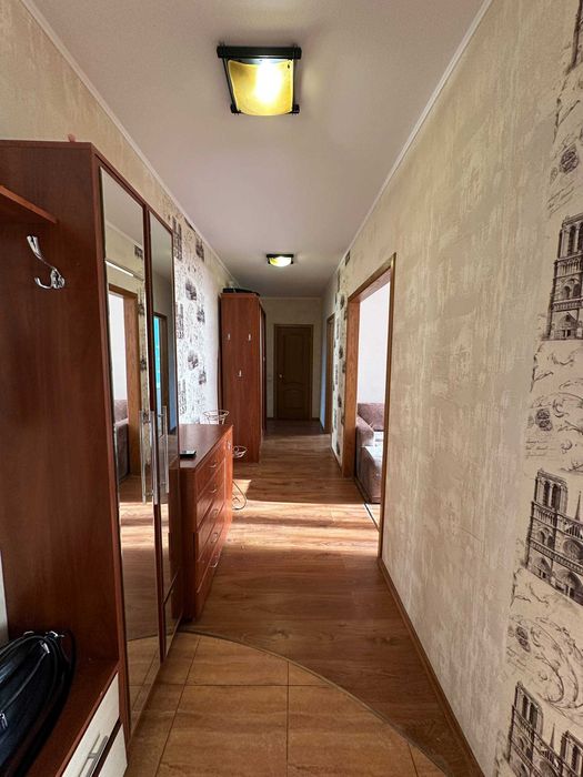 Простора 3-кімнатна квартира поряд з парком Перемоги!