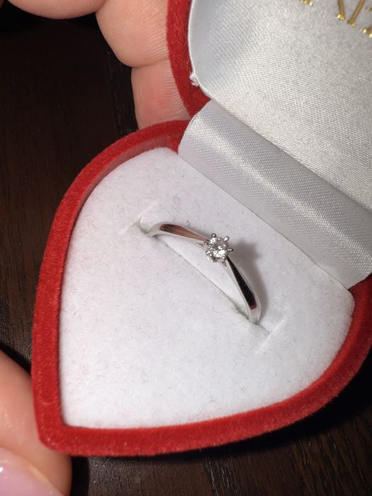 Pierścionek zaręczynowy białe złoto z brylantem