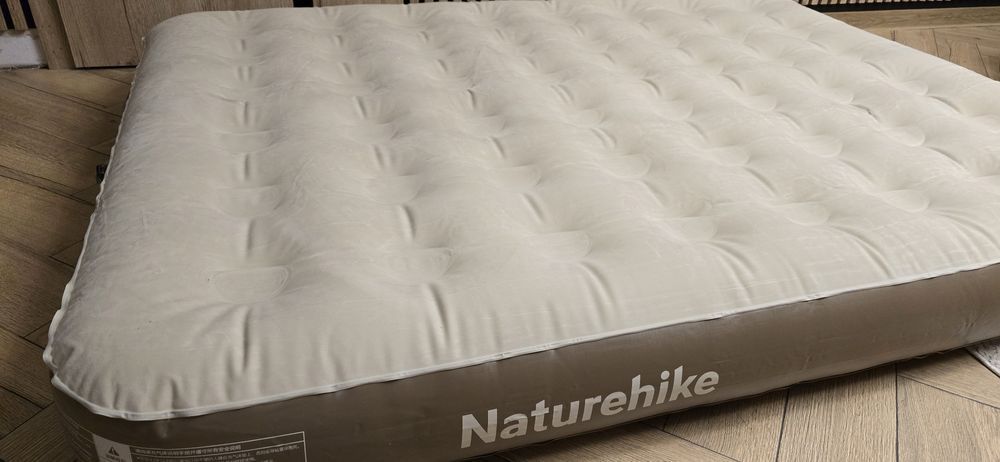 Materac trzyosobowy samopompujący Naturehike 200x180x25cm pompka USB