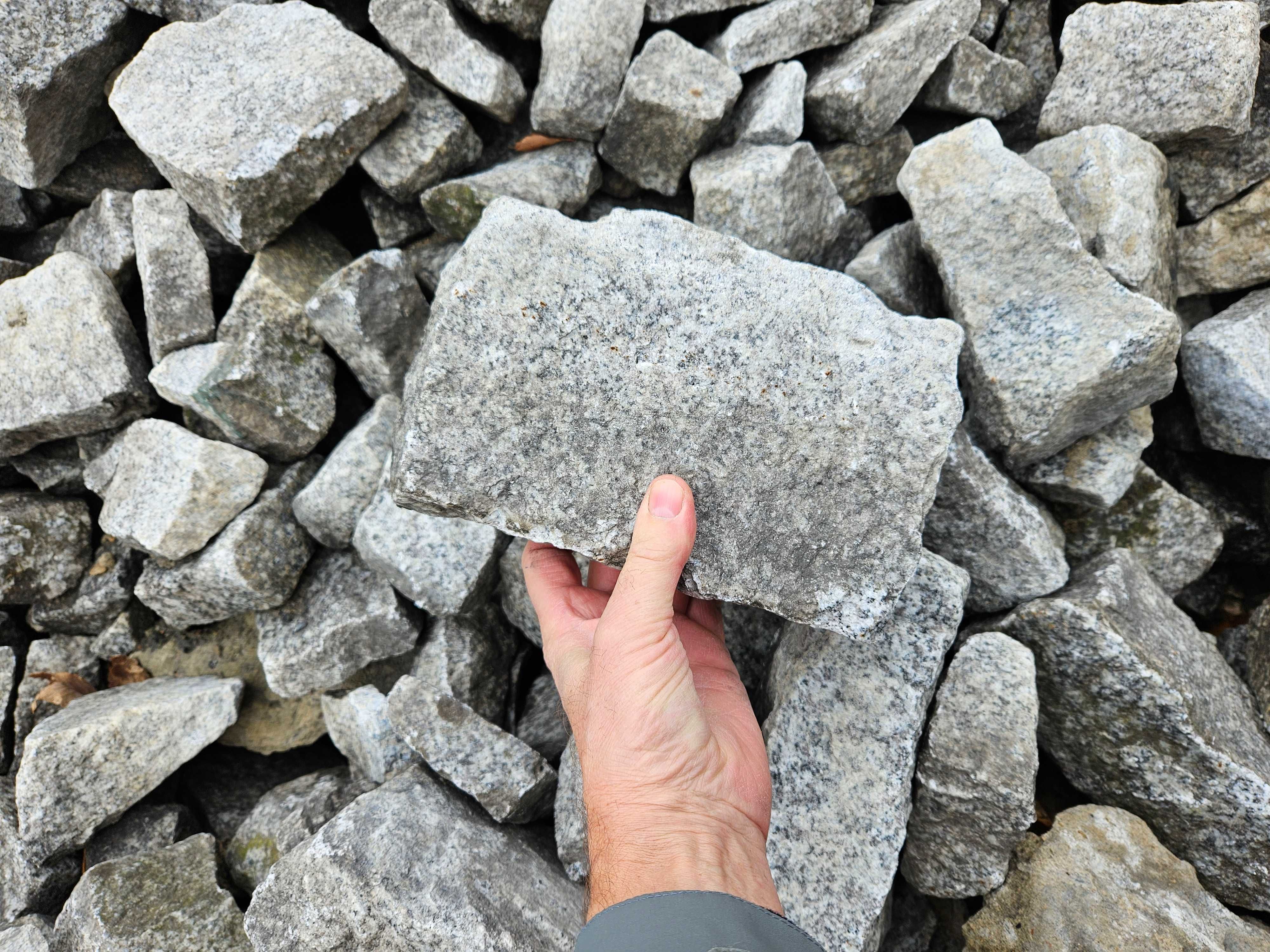 Kostka granitowa brukowa nieregularna (różne rozmiary)