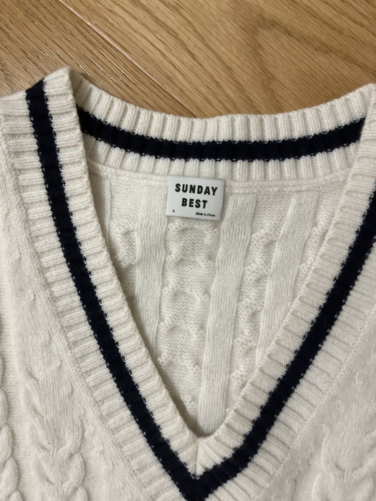 Aritzia Kamizelka Wełniana