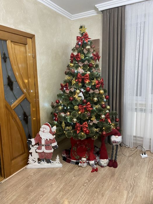 Новорічна ялинка , в гарному стані