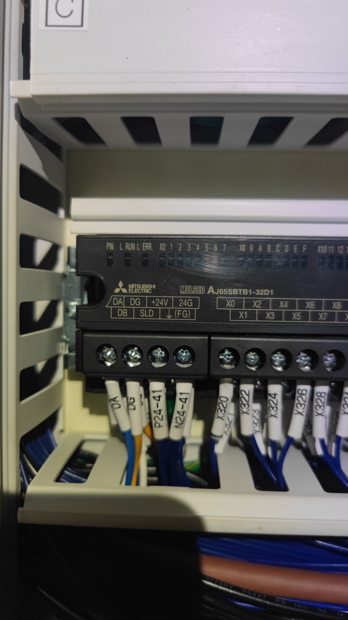 NOWY moduł Melsec UNIT CClink Mitsubishi AJ65SBTB1-32T1 AJ65SBTB1-32D1