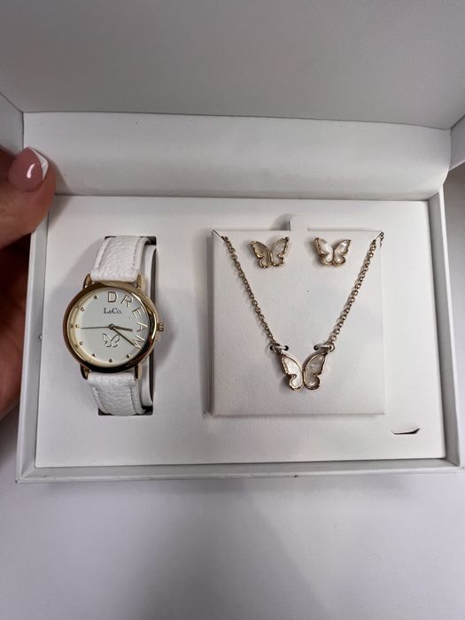 Подарочный набор (часы, подвеска и сережки)