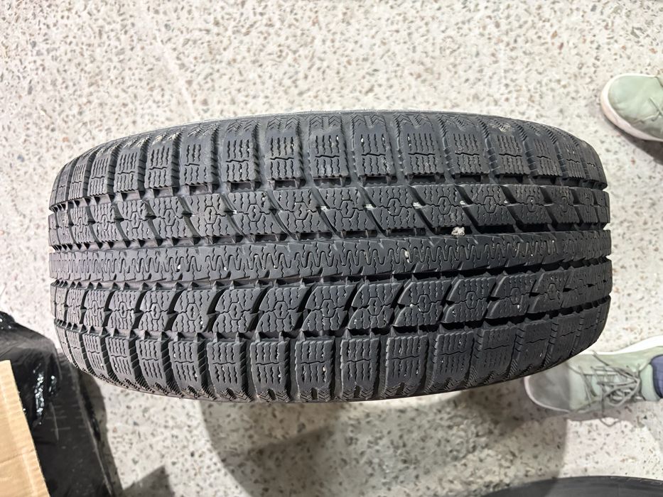 Продам два колеса TOYO R16 205/55