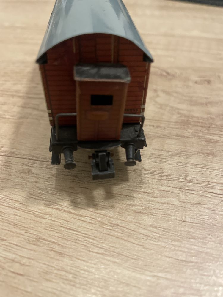 Dwuosiowy wagon Trix HO
