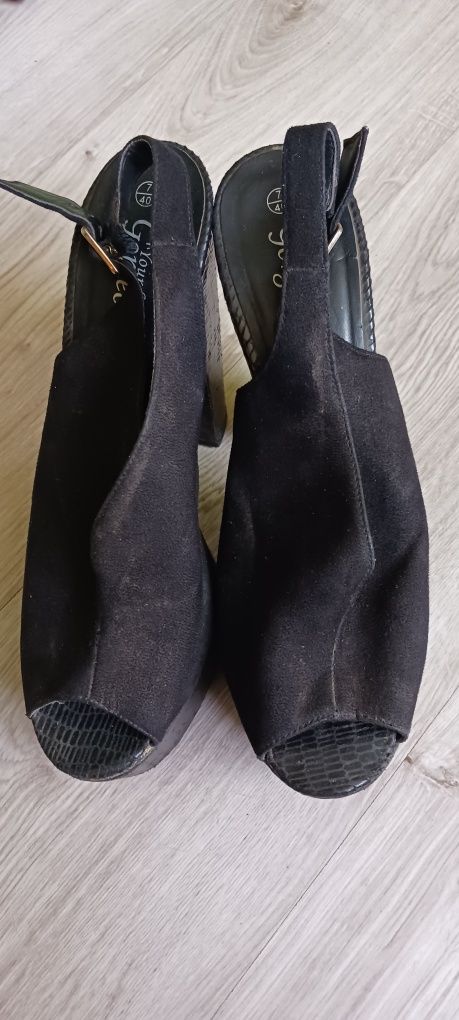 Czarne zamszowe sandały na platformie New Look rozm 40