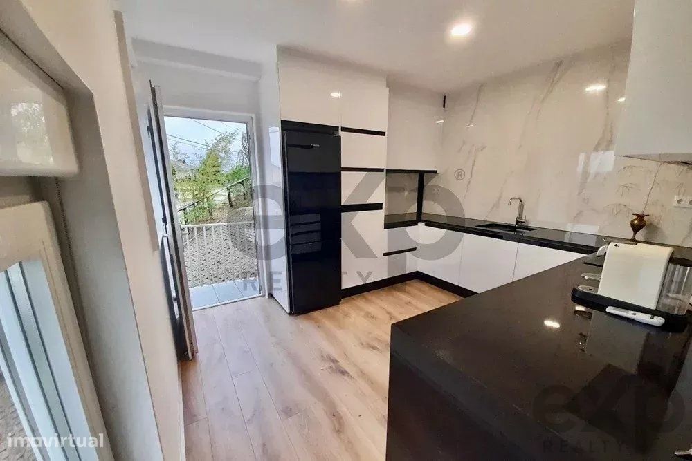 Moradia Isolada T4 com Arquitetura Moderna, Vistas Panorâmicas e Class