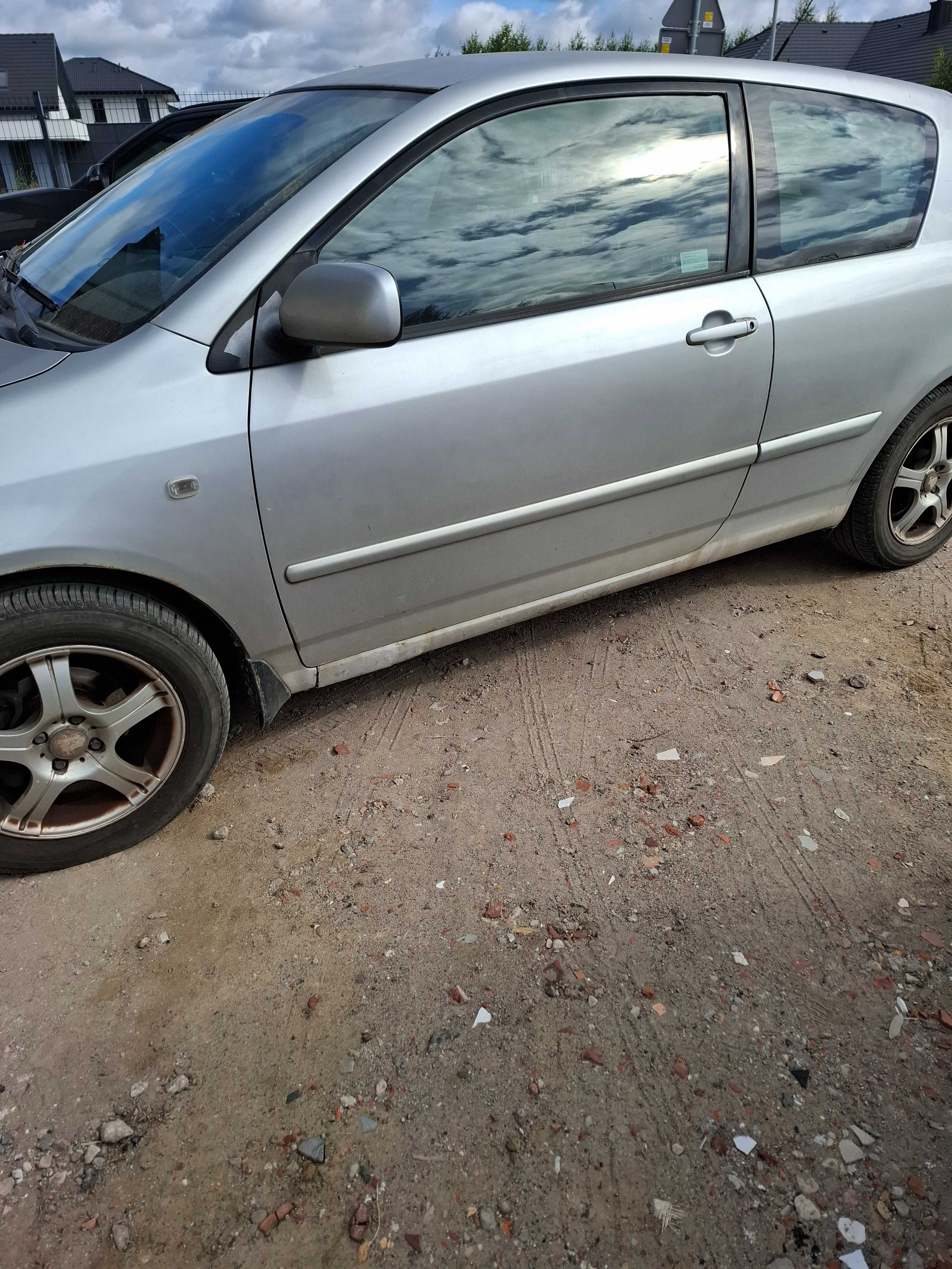 Toyota Corolla E12 1.4 VVTi 2004 rok