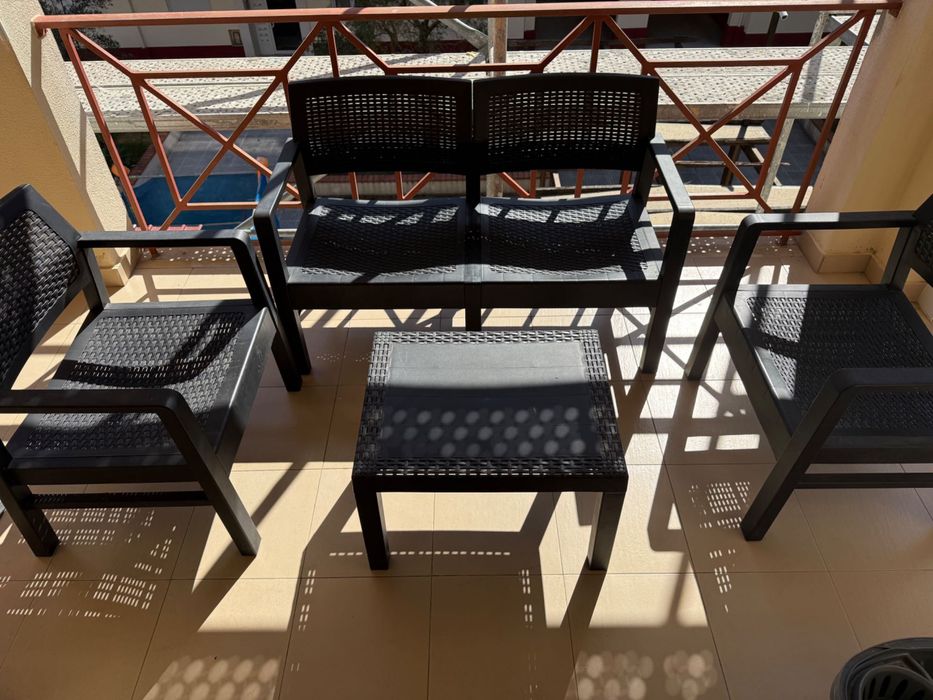 Conjunto de Mesa com 1 sofá duplo e 2 single