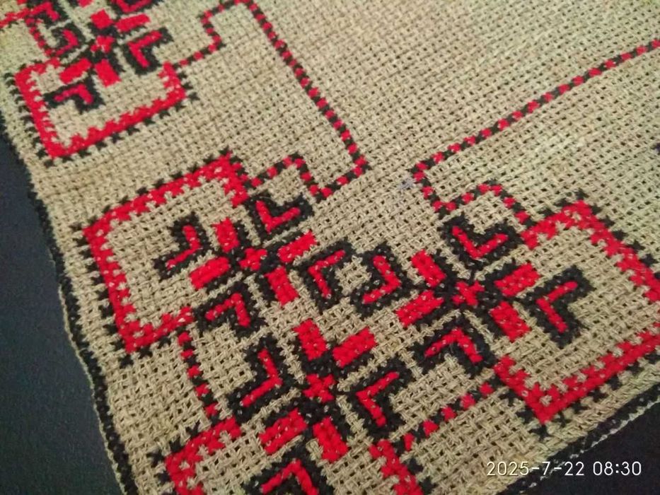 вышивка по мешковине - колоритная индивидуальная деталь в интерьере