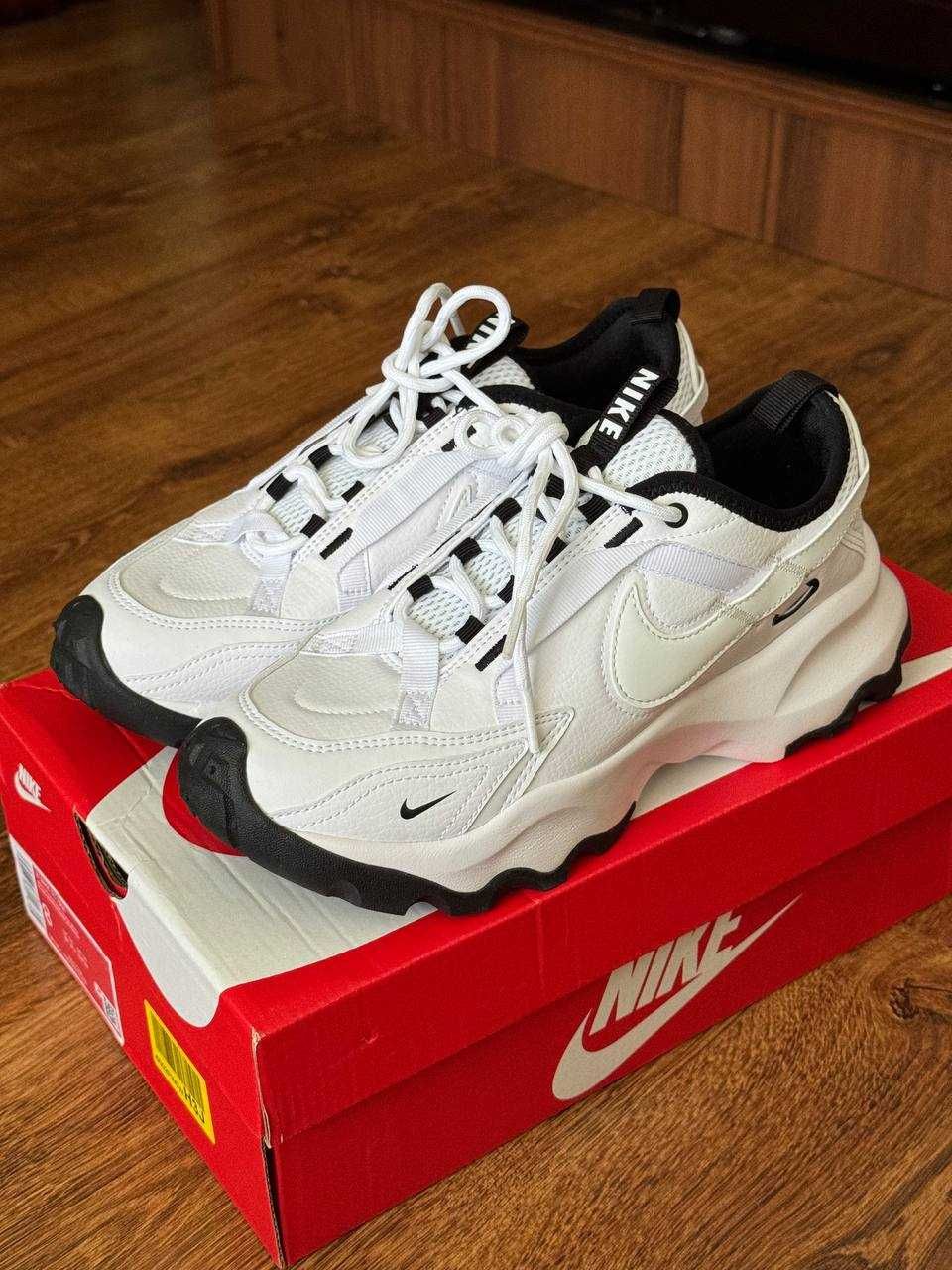 Кросівки Nike TC 7900 Нові !!!