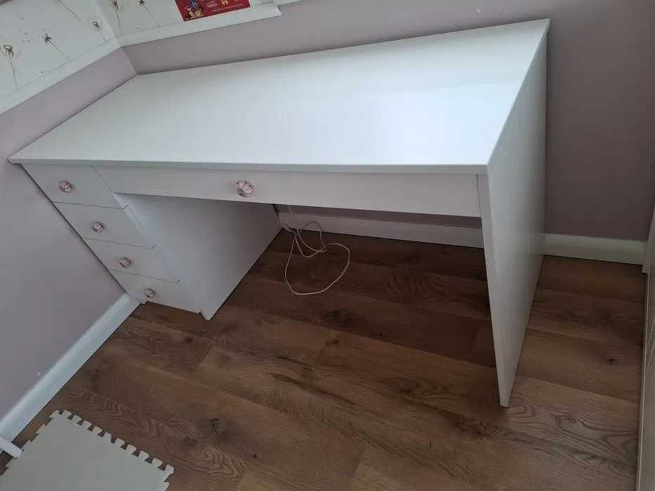 Białe biurko 150x60