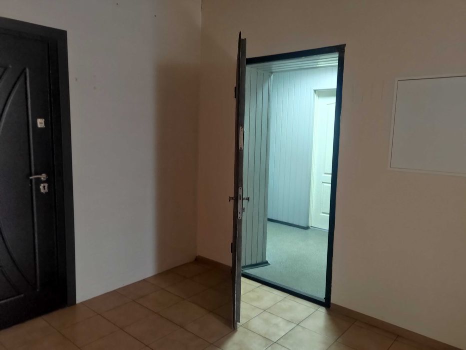 Продам комерційні приміщення 68,7кв.м,  ст. М. Житомирська