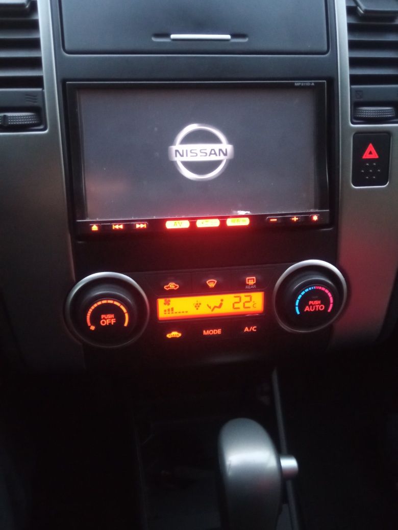 Nissan TIIDA 2012