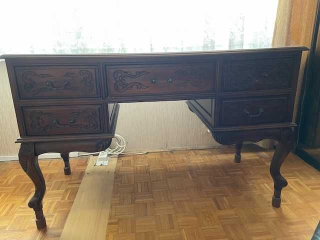 Biurko ciemne drewniane stylizowane kolonialne