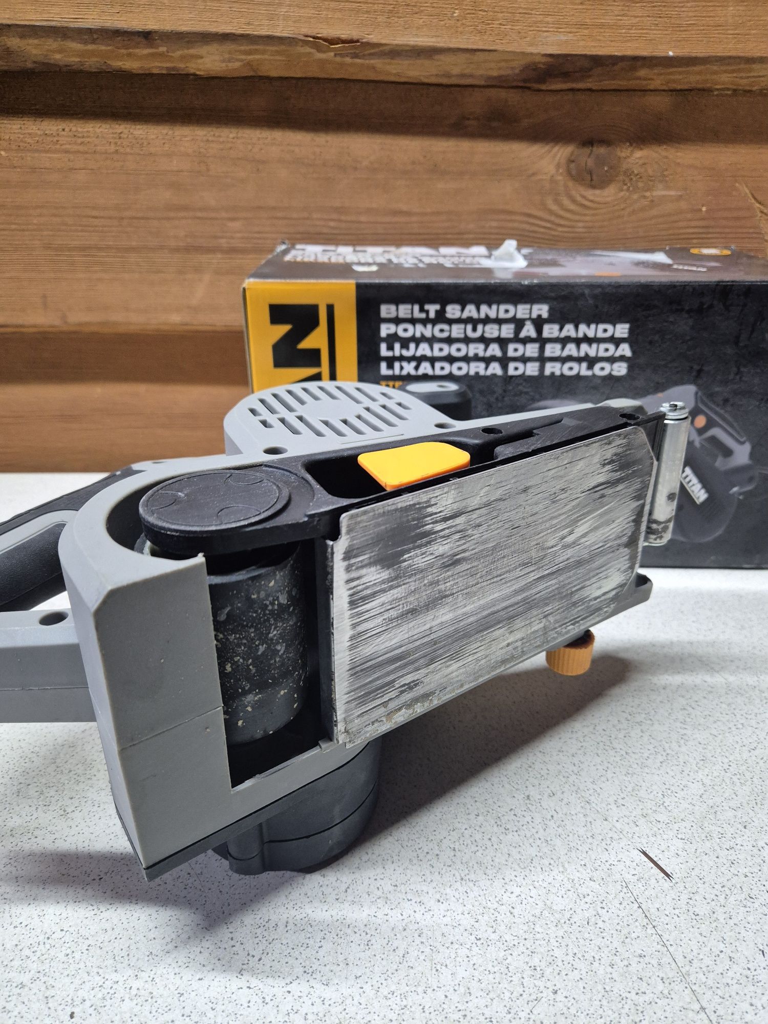 Titan Szlifierka Taśmowa 900W