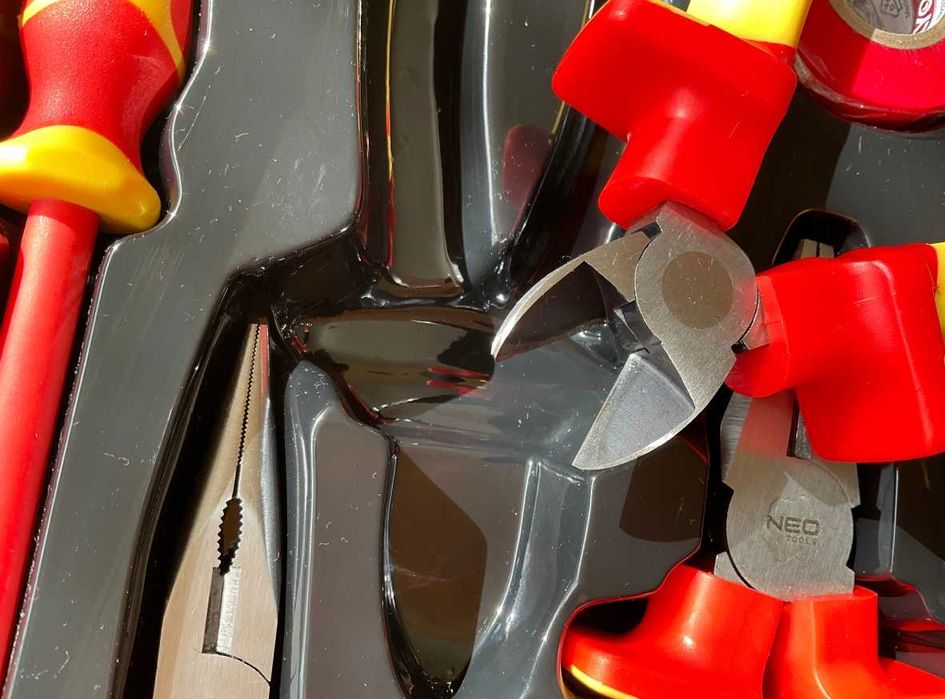 Zestaw szczypiec i wkrętaków 1000 V 7 sztuk NEO TOOLS 01-237