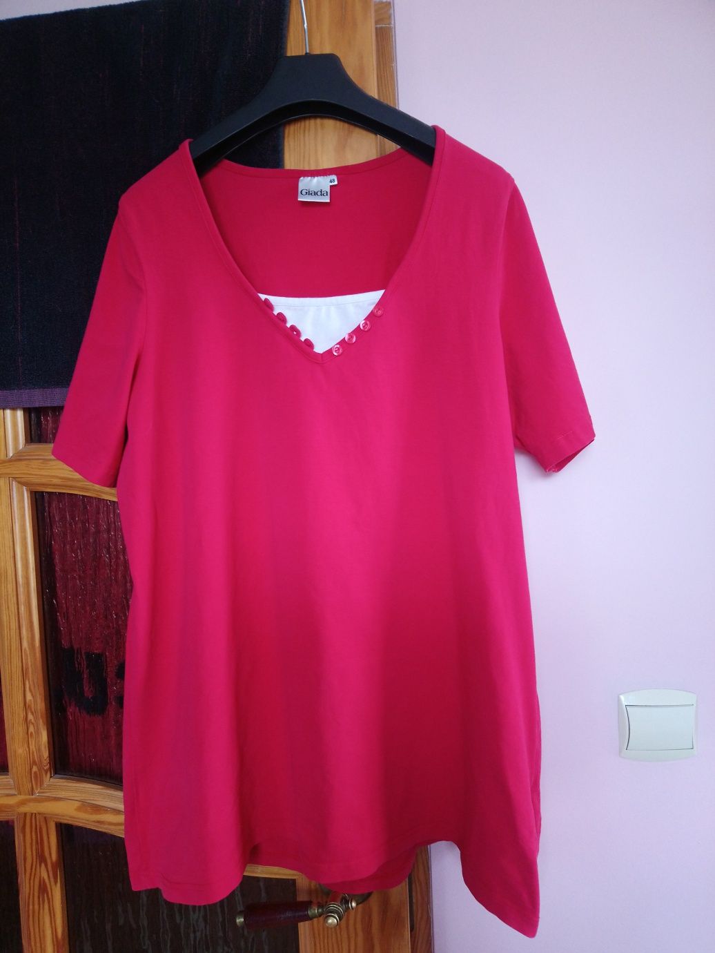 Czerwona koszulka rozmiar 46-48, firmy Giada.