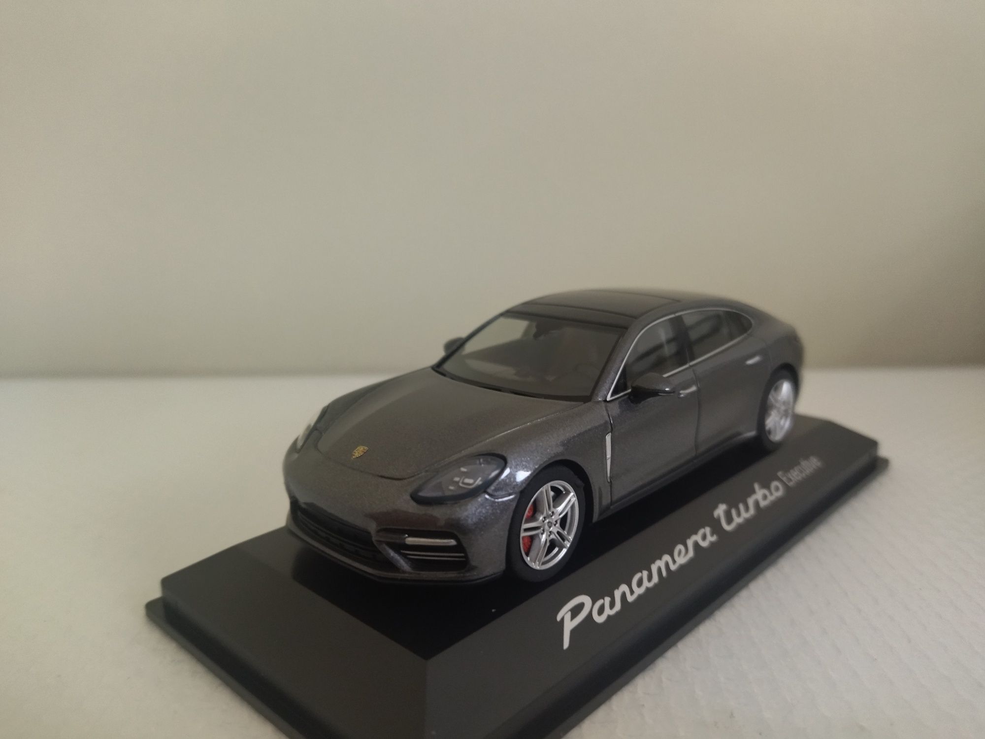 Miniatura Porsche Panamera 1/43 Nova