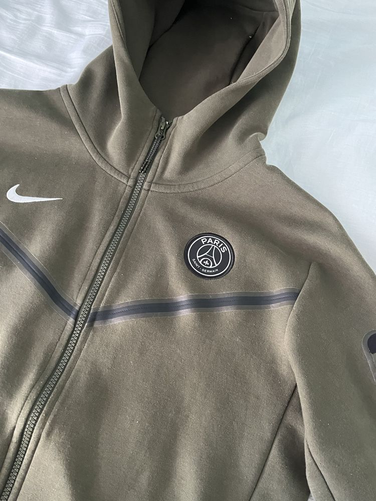 зипка nike tech flecce