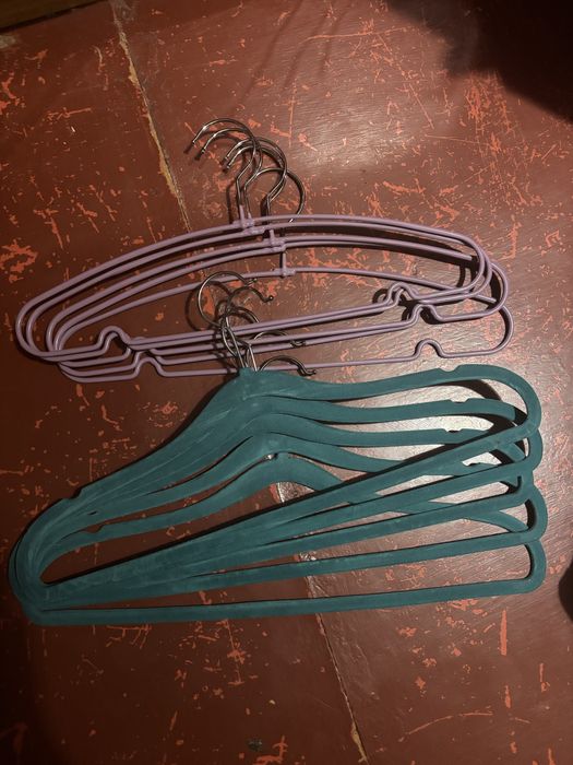 Вішалки для верхнього одягу
