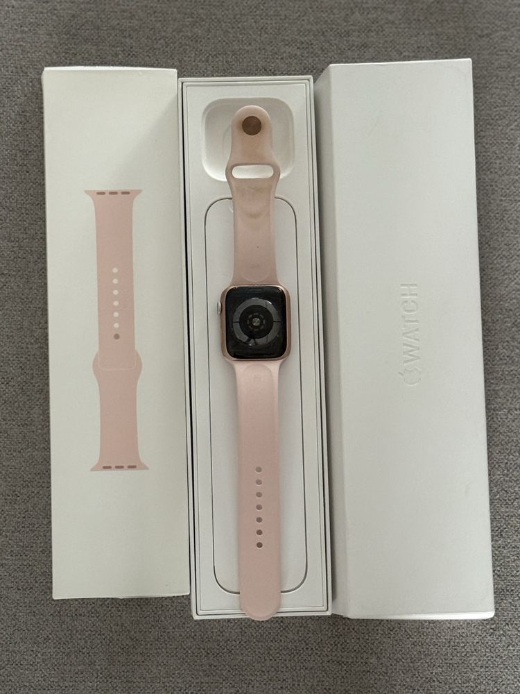Apple watch 4, 44 mm повний комплект , все рідне