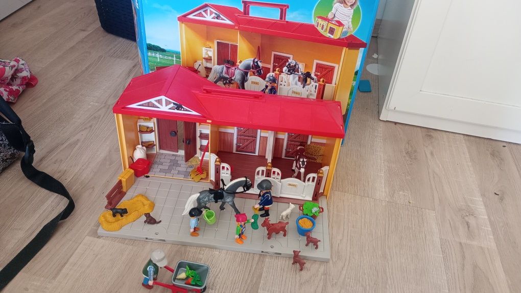 Zestaw Playmobil Country 5348 przenośna stajnia