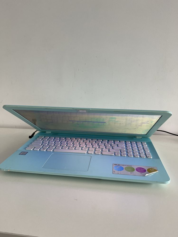 laptop Asus niebieski