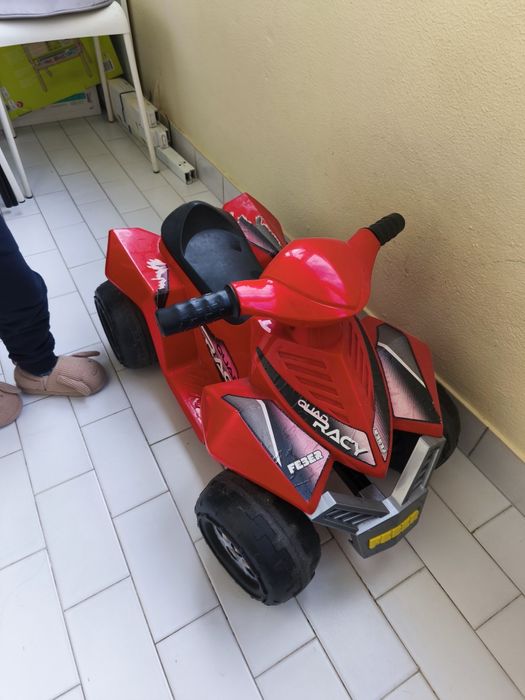 Carro elétrico criança