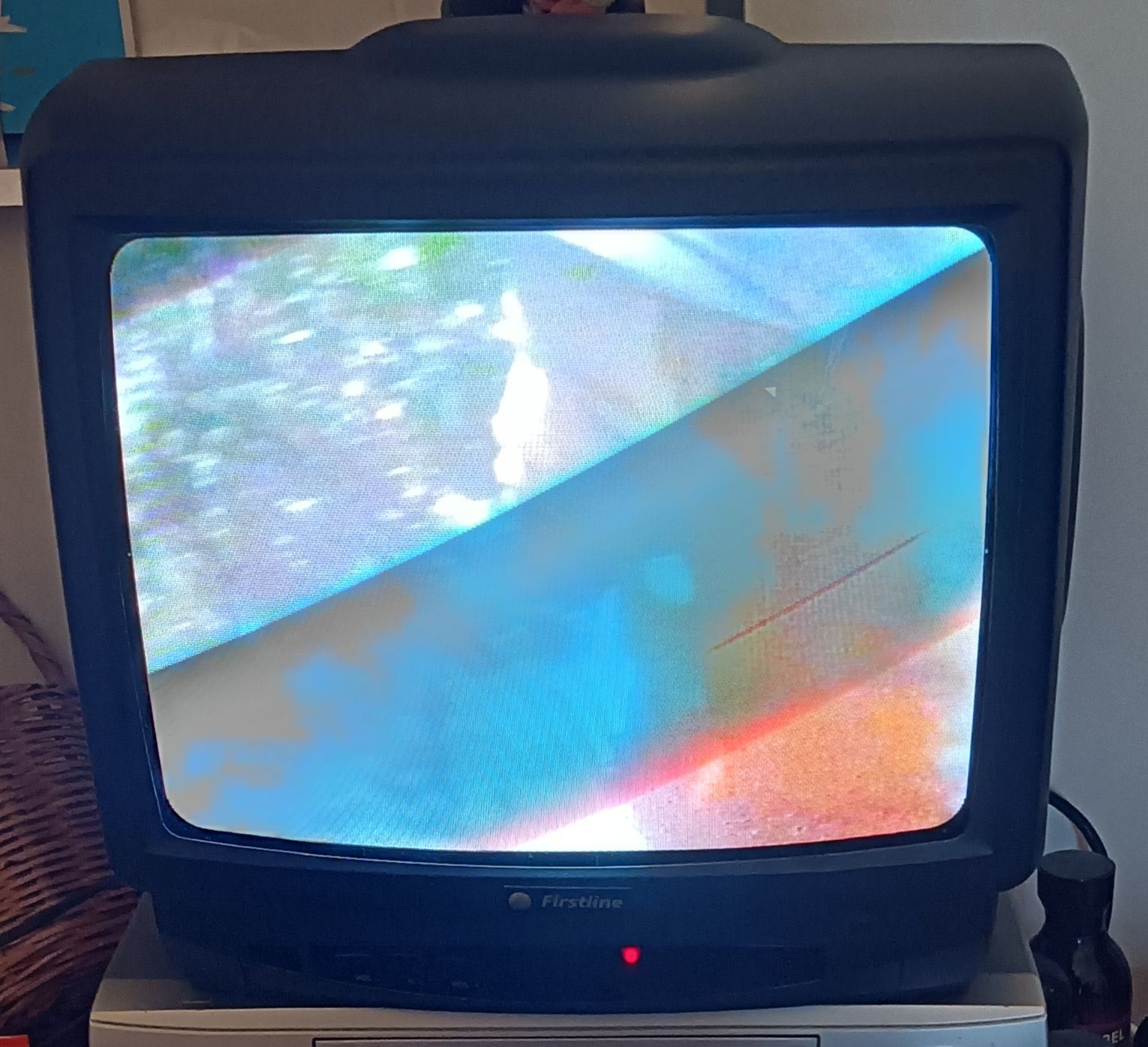TV firtsline a funcionar
