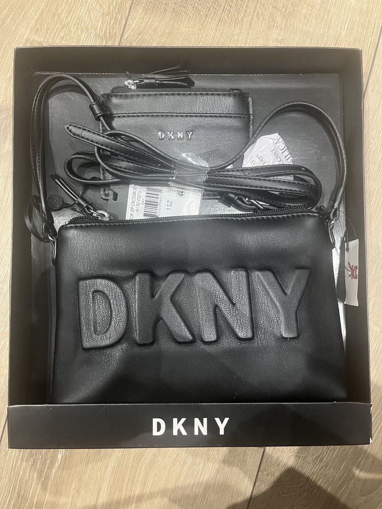 Жіноча сумка-клатч DKNY