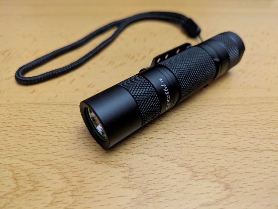 Lanterna Convoy T2 pilha AA