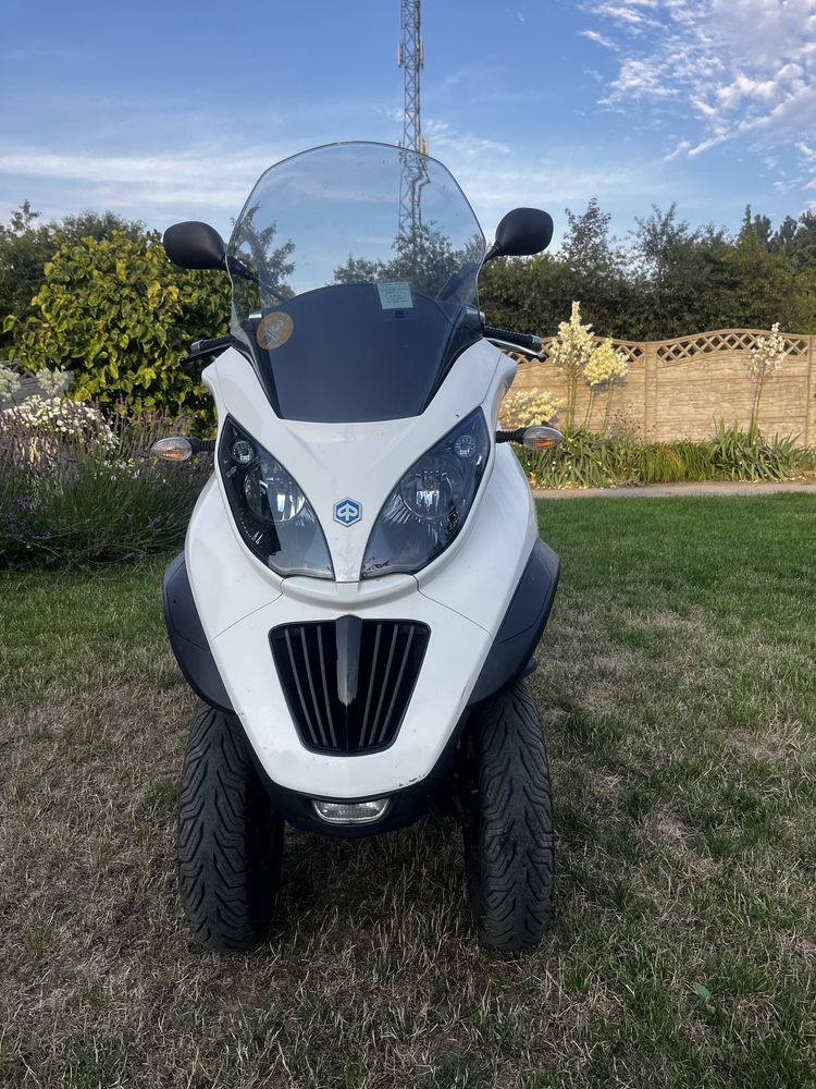Piaggio MP3 bialy