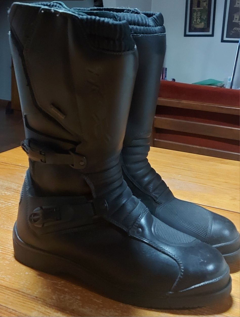 Botas TCX, número 43, em goretex