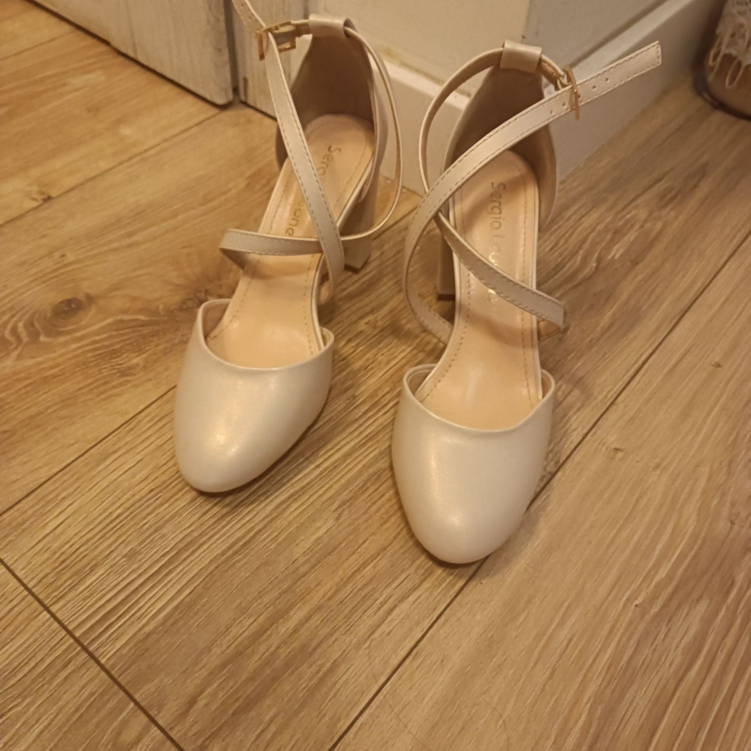 Buty ślubne perłowe 37