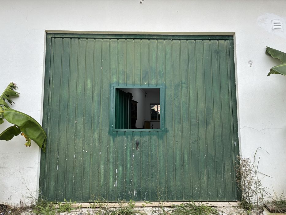 Portão com janela 2.68m largura x 2.32m altura