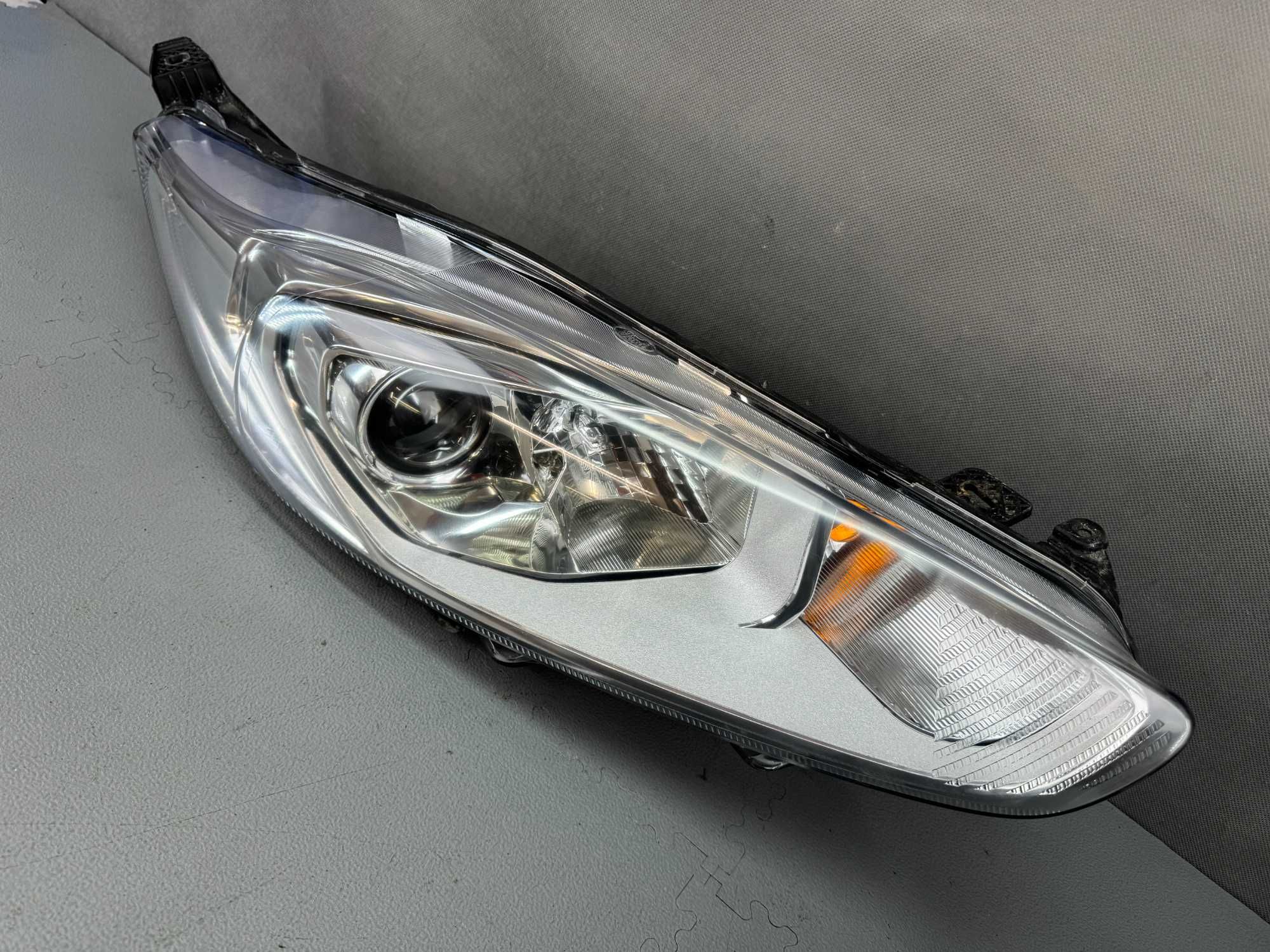 Ford Fiesta VII 7 MK7 Lift 12- Lampy Przód Przednie Lewa+Prawa EU IGŁA
