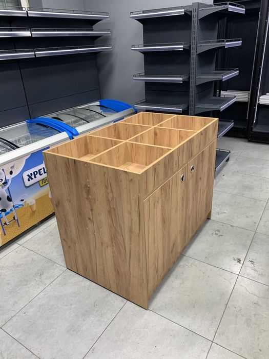 Торгові стелажі. Прилавки каси. Гачки перфорація. Торгове обладнання