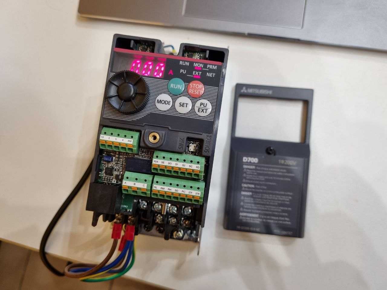 Falowniki Mitsubishi 0,2 kW 1,4 A 1F, z filtrami RF + Schneider IP66