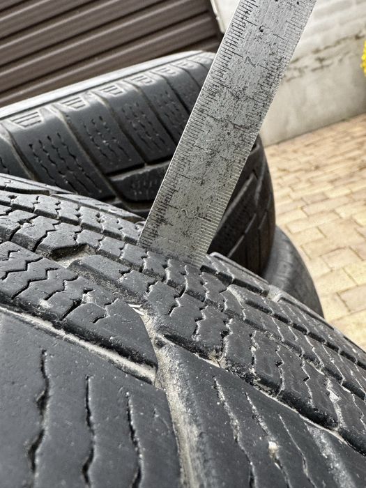Зимові шини 235/65 R17