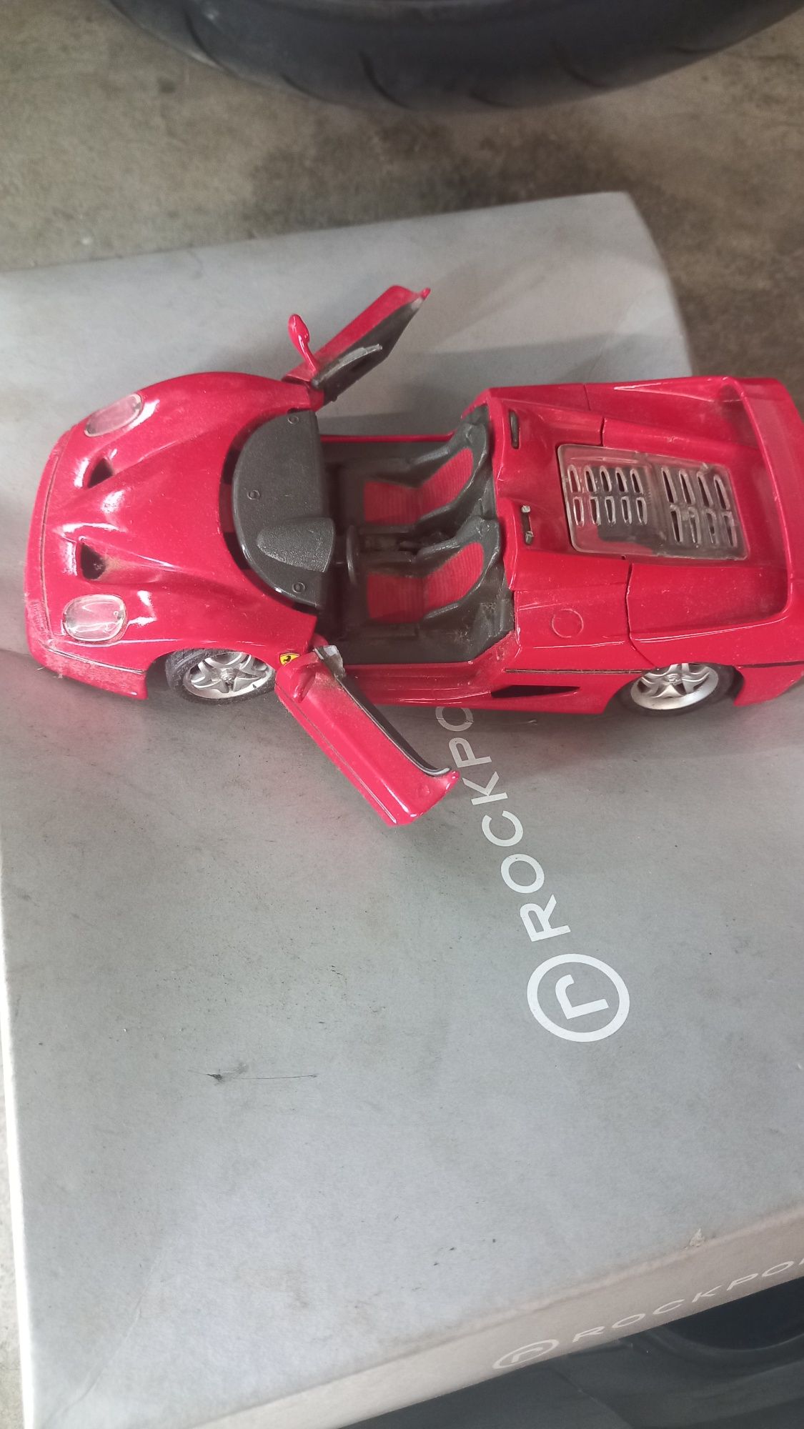 Ferrari modelo f50