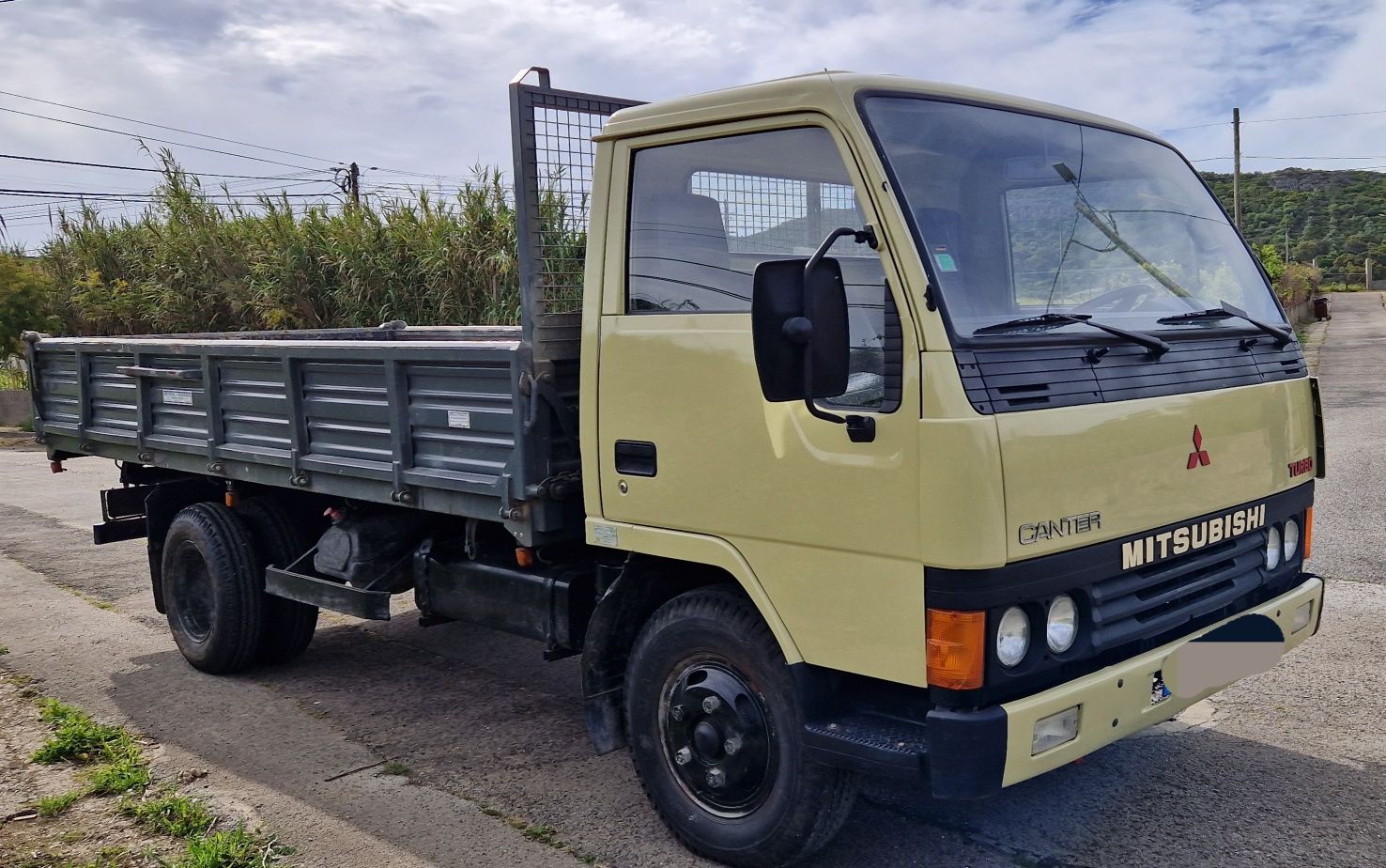 Mitsubishi Canter FE444 como nova