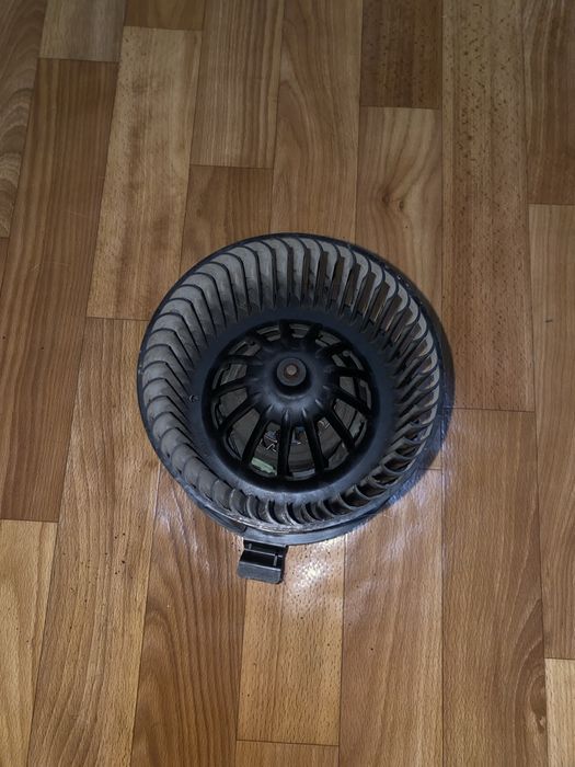 Моторчик вентилятор печки пічки Логан Logan Сандеро GMV BOSCH X90