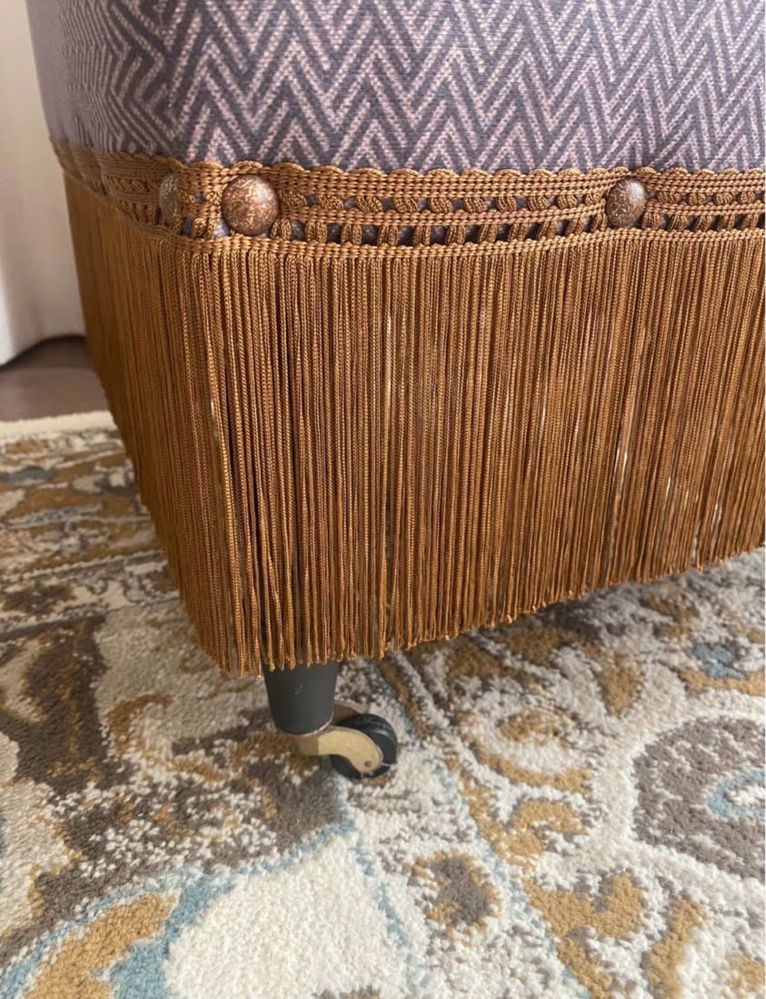 Puff vintage com rodas