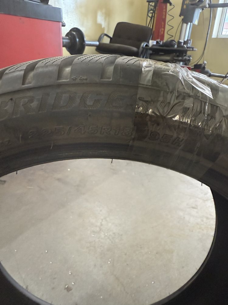 Шини зима Bridgestone Blizzak LM001 225/45/18 run flat