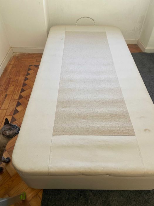 Cama de solteiro com arrumação