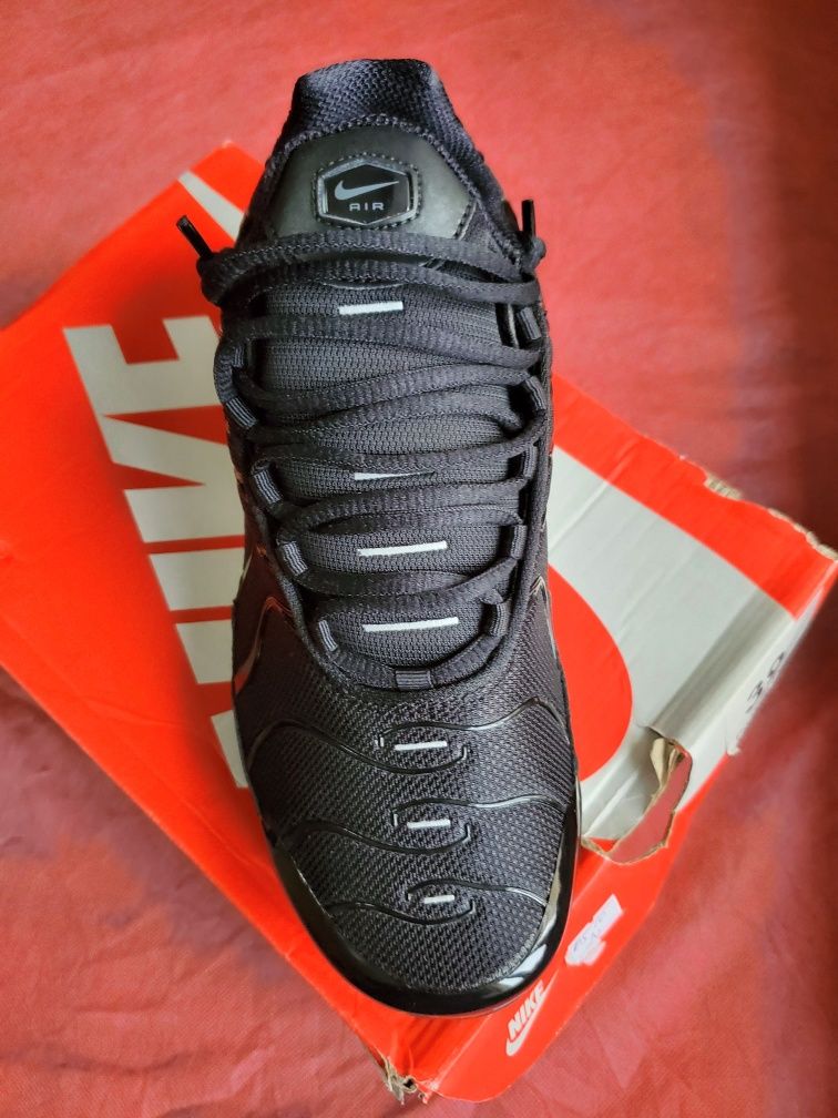 Продам нові орігігальні   Кроссовки  Nike Air Max Plus Triple Black
NI