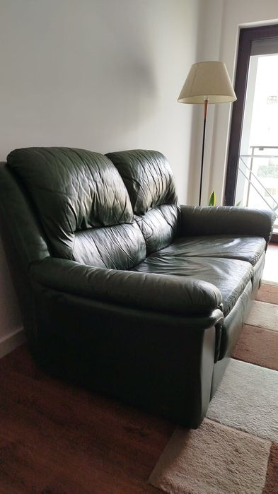 Sofá verde em pele